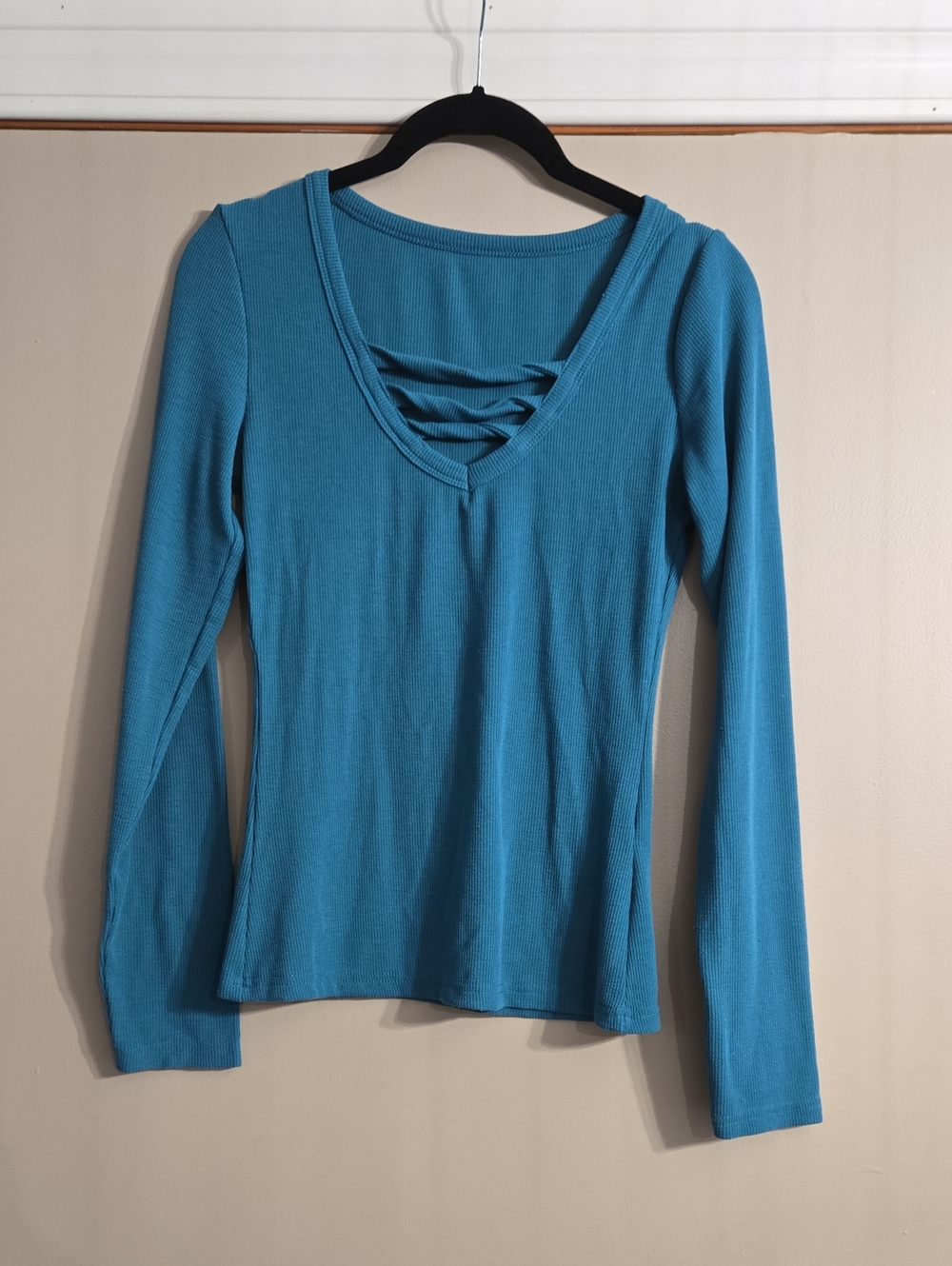 Blue Green Women's Long-Sleeve V-Neck Top with Front Strap Detail